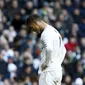 Cristiano Ronaldo tertunduk lesu usai Real Madrid kalah 0-1 dari Atletico Madrid dalam lanjutan La Liga Spanyol di Santiago Bernabeu, Sabtu (27/2/2016). (Liputan6.com/REUTERS/Juan Medina)