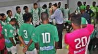 Eks pelatih Persita Tangerang, Simon Elissetche sukses membawa Karketu FC meraih juara di Liga Futebol Amadora (Liga 1) Timor Leste. (Bola.com/Dok Pribadi)
