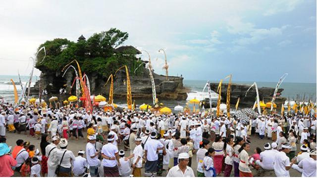 Ritual Melasti di Bali