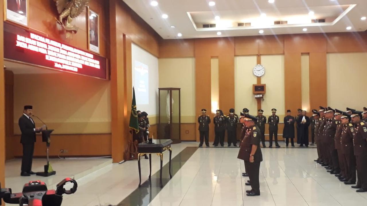 Kejaksaan Agung merotasi beberapa pejabat tinggi.