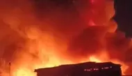 Kebakaran Melanda Pabrik Bingkai di Duren Sawit