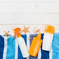 Ilustrasi kriteria sunblock untuk berenang. (c) snegok1967/Depositphotos.com