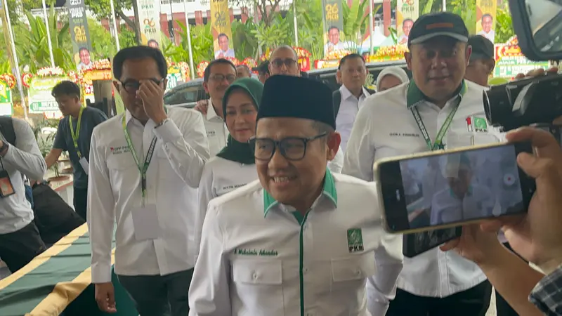 Ketua Umum Partai Kebangkitan Bangsa (PKB) Muhaimin Iskandar atau Cak Imin tiba di acara pembukaan musyawarah kerja nasional (Mukernas) di hari lahir (Harlah) PKB ke-26, Jakarta Convention Center (JCC), Senayan, Jakarta, Selasa (23/7/2024) (Liputan6.com/W