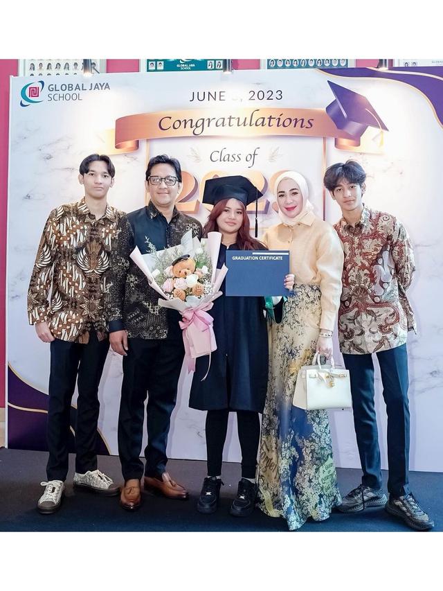 6 Potret Transformasi Kebersamaan Andre Taulani dan Putrinya, Bikin Pangling