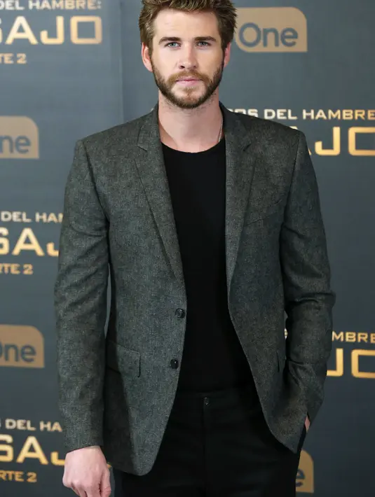 Aktor ‘Hunger Games’ Liam Hemsworth pernah hampir tenggelam ketika masih kecil lantaran tali kaki papan selancarnya melilit di sekitar tubuhnya. Saat itu ia hampir tak bisa menyelamatkan diri. (Bintang/EPA)