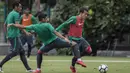 Gelandang Timnas Indonesia, Egy Maulana, mengontrol bola saat latihan di Lapangan ABC Senayan, Jakarta, Jumat (19/1/2018). Pemusatan latihan ini dilakukan jelang Asian Games 2018. (Bola.com/Vitalis Yogi Trisna)