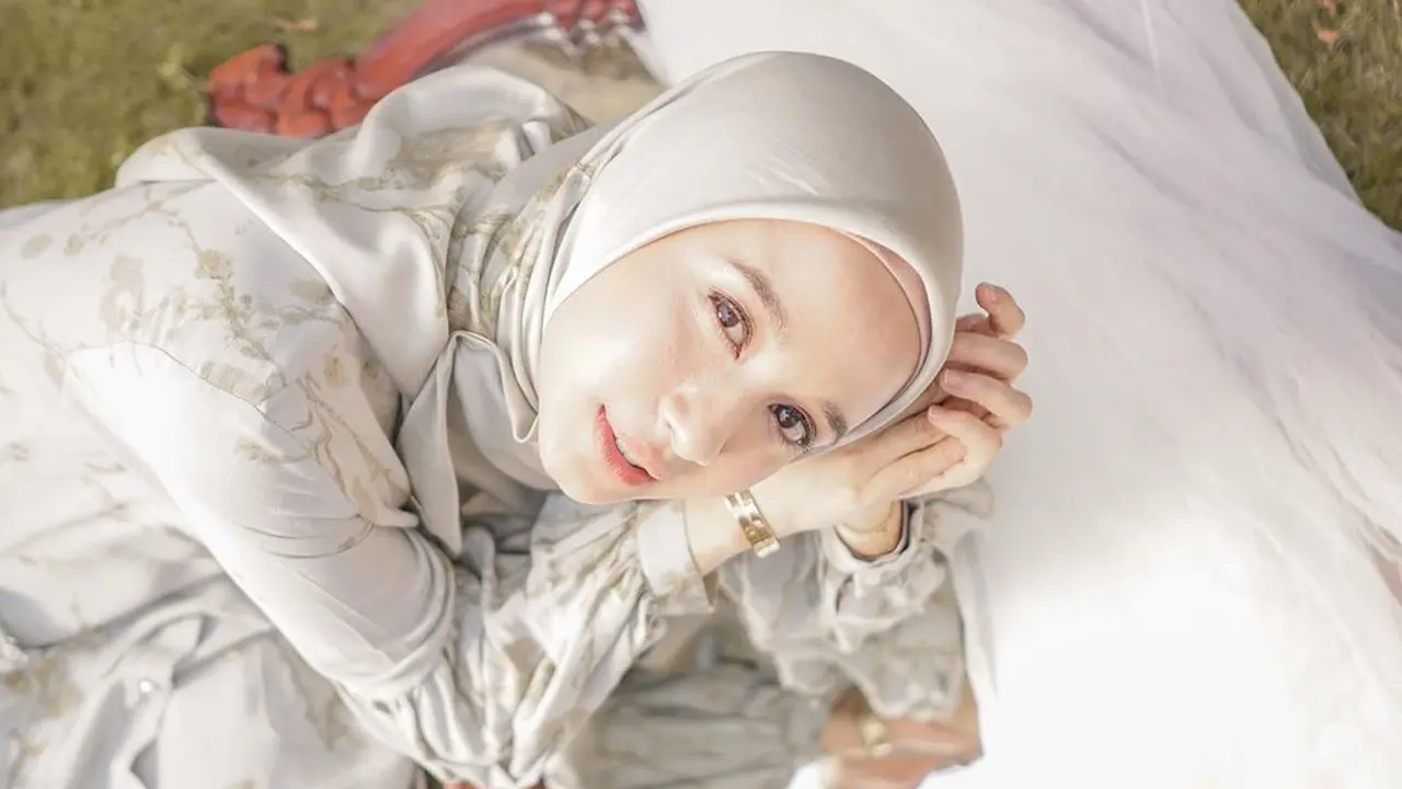 Gaya fashion Laudya Cynthia Bella