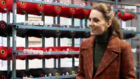 Kado Manis Kate Middleton untuk William, Dibuat Langsung di Pabrik Jeans Favorit Meghan Markle