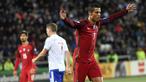 Cristiano Ronaldo menyumbang gol saat Portugal menang 6-0 atas Kepulauan Faroe pada laga Grup B Kualifikasi Piala Dunia 2018 zona Eropa di Torsvollur Stadium, Selasa (11/10/2016) dini hari WIB. (AFP/Francisco Leong)