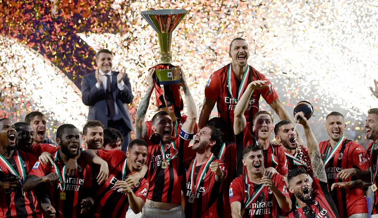 AC Milan berhasil mengunci titel juara Serie A musim ini setelah meraih kemenangan besar atas Sassuolo dengan tiga gol tanpa balas. (AFP/Filippo Monteforte)