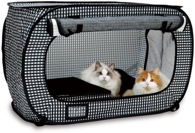 1. Gunakan Traveling Litter Box yang Praktis