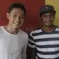 Pemain Selangor FA, Evan Dimas dan Ilham Udin Armaiyn, foto bersama saat berada di Stadion Shah Alam, Selangor, Sabtu (3/2/2018). (Bola.com/Vitalis Yogi Trisna)