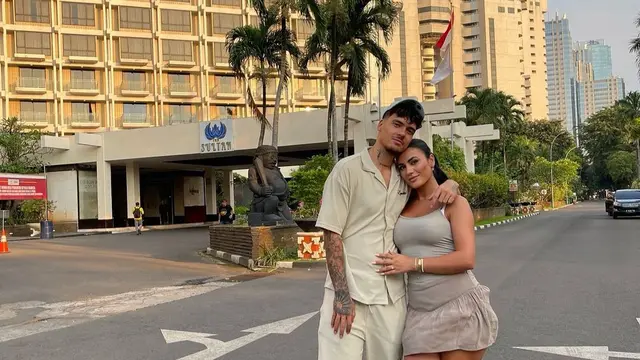 Kemesraan Pemain Timnas Indonesia Shayne Pattynama Bareng Tunangannya. (instagram/s.pattynama, instagram/x.m.m.8)