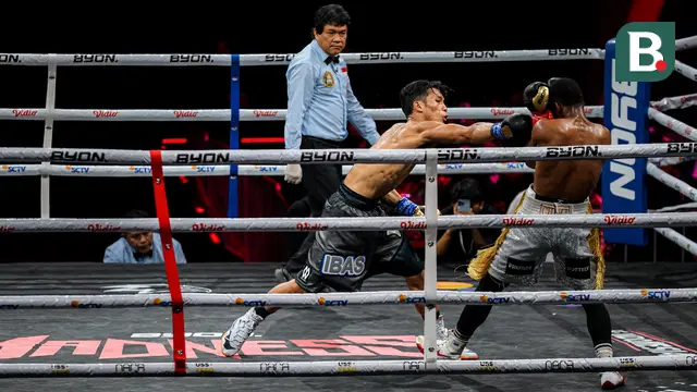 Foto: Sempat Tersudut, Ibas Libas Chima dalam Pro Debut Tinju di Byon Madness