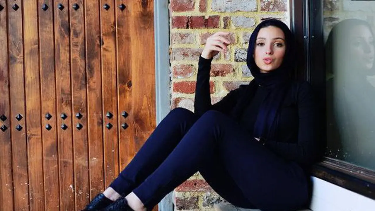 Aksi Wanita Berhijab di Majalah Playboy