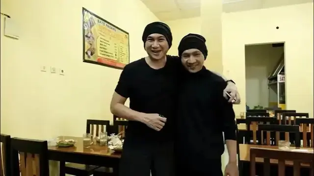 Potret 8 Artis saat Bertemu dengan 'Kembarannya', Curi Perhatian