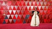 Tiffany Haddis, Hormati Leluhur di Piala Oscar 2018, Komedian Keturunan Eritrea Pakai Baju Daerah (NEILSON BARNARD / GETTY IMAGES NORTH AMERICA / AFP