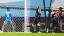 Pemain Chelsea Timo Werner (tengah) melakukan selebasi usai mencetak gol ke gawang Zenit St. Petersburg pada pertandingan sepak bola Grup H Liga Champions di Gazprom Arena, St.Petersburg, Rusia, 8 Desember 2021. Pertandingan berakhir dengan skor 3-3. (AP Photo/Dmitry Lovetsky)