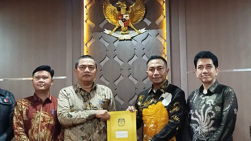 Pasangan calon jalur independen Dharma Pongrekun dan Kun Wardana resmi menjadi peserta di Pilgub Jakarta 2024.