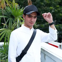 "Alhamdulillah masih dikasih kesempatan memerankan karakter yang umurnya di bawah gue. Masih cocok lah mukanya sebagai anak muda," ungkap Ricky Harun. (Deki Prayoga/Bintang.com)