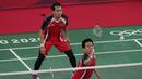 Menjadi wakil merah putih yang terakhir berlaga di hari pertama cabang bulu tangkis Olimpiade Tokyo 2020, Hendra Setiawan/Mohammad Ahsan menutup dengan kemenangan mudah 2-0 atas pasangan ganda putra Kanada, Jason Anthony Ho-Shue/Nyl Yakura, Kamis (24/7/2021). (Foto: AP/Markus Schreiber)