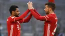 Striker Bayern Munchen, Serge Gnabry, melakukan selebrasi bersama Lucas Hernandez usai mencetak gol ke gawang FC Koln pada laga Bundesliga di Stadion Allianz, Minggu (27/2/2021). Bayern menang dengan skor 5-1. (AP Photo/Andreas Schaad)