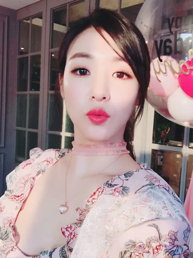[Bintang] BTS Sukses Besar, Tiffany Young Ikut Bangga