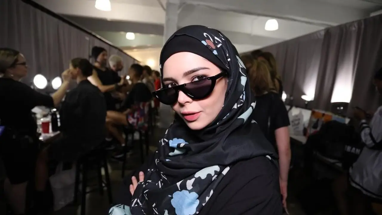 Diary Fimela: Strategi Bisnis Brand Fashion Muslim VIVIZUBEDI Dalam Memaksimalkan Penjualannya Selama Pandemi