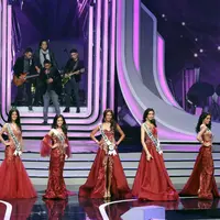 Selain Iris Mittenaere, terdapat juga beberapa penampilan dari para penyanyi, baik dari Indonesia maupun penyanyi Internasional. Hadir nama Andien, band Ungu, Anji, Daniel Powter, dan lainnya turut meramaikan malam bersejarah itu.(Nurwahyunan/Bintang.com)