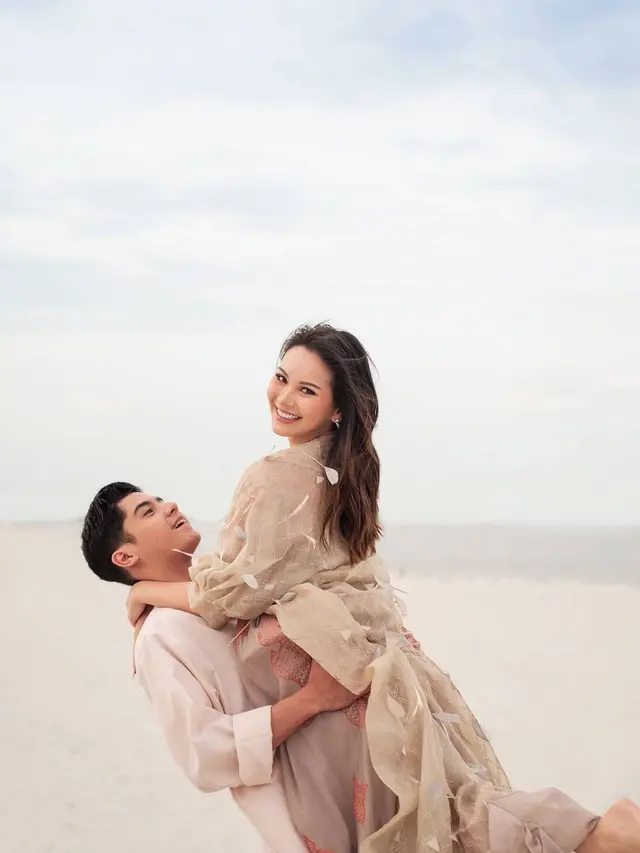 Bak Prewedding, 7 Pemotretan Al Ghazali dan Alyssa Daguise di Pinggir Pantai