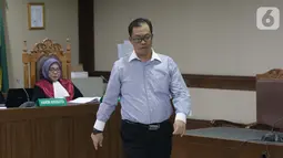 Terpidana kasus suap Pilkada, Muchtar Effendi saat menjalani sidang pembacaan dakwaan di Pengadilan Tipikor, Jakarta, Senin (7/10/2019). Muchtar Effendi didakwa dalam kasus pencucian uang yang melibatkan mantan Ketua Mahkamah Konstitusi M Akil Mochtar. (Liputan6.com/Helmi Fithriansyah)