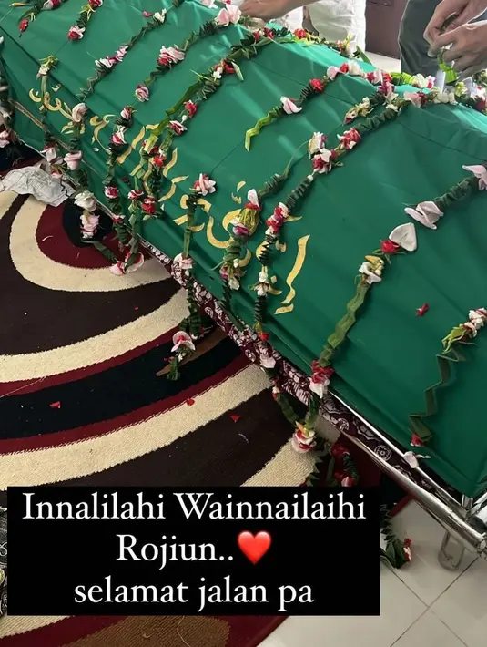 "Jadi lagi tengkurap gitu, pas di balik sudah pucat, matanya juga sudah pokoknya selayaknya orang meninggal dunia,”kata penyanyi dan pemeran ini. [Instagram/tissabiani]