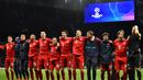 Para pemain Bayern Munchen merayakan kemenangan atas Tottenham pada laga Liga Champions di Stadion Tottenham, London, Selasa (1/10). Tottenham kalah 2-7 dari Munchen. (AFP/Glyn Kirk)