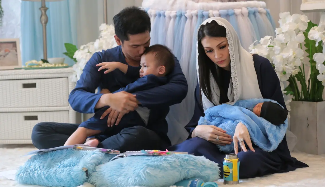 Donita melahirkan anak kedua di RSIA Brawijaya, Jakarta Selatan, Kamis 11/1/2018. Anak kedua rumah tangga Adi Nugroho itu diberinama Parvaiz Farezell Shaquil Nugroho lahir melalui proses caesar. (Adrian Putra/Bintang.com)