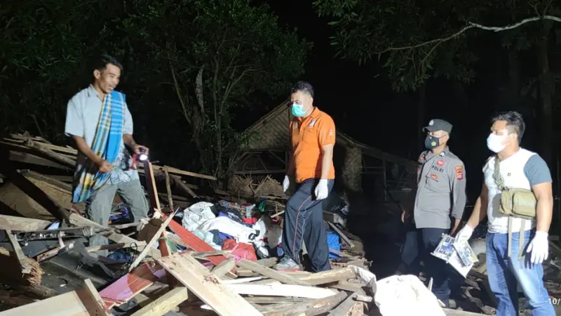 Sebuah Ledakan Menghancurkan Rumah Di Kabupaten Pandeglang, Banten. (Seninl, 10/01/2022). (Dokumentasi Polda Banten.