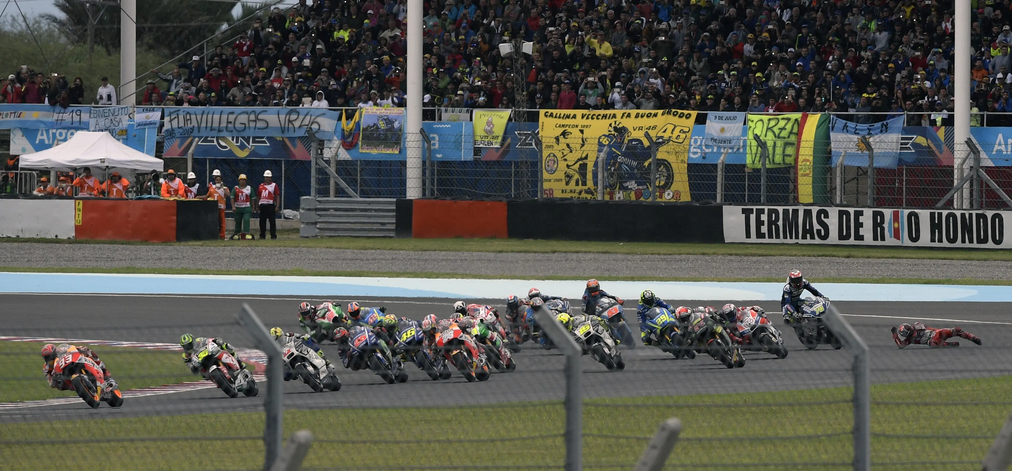 Ilustrasi balapan MotoGP. (JUAN MABROMATA / AFP)