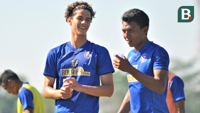 Rencana Naturalisasi Bikin Geger Pemain Brasil Di Arema Mulai Belajar Bahasa Indonesia Indonesia Bola Com