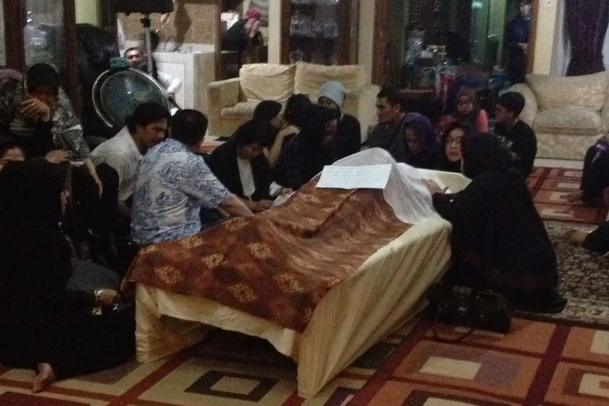 [Bintang] Ayah Rna Gunawan Meninggal Dunia