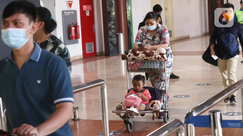 FOTO: Libur Panjang, Bandara Soetta Dipenuhi Penumpang