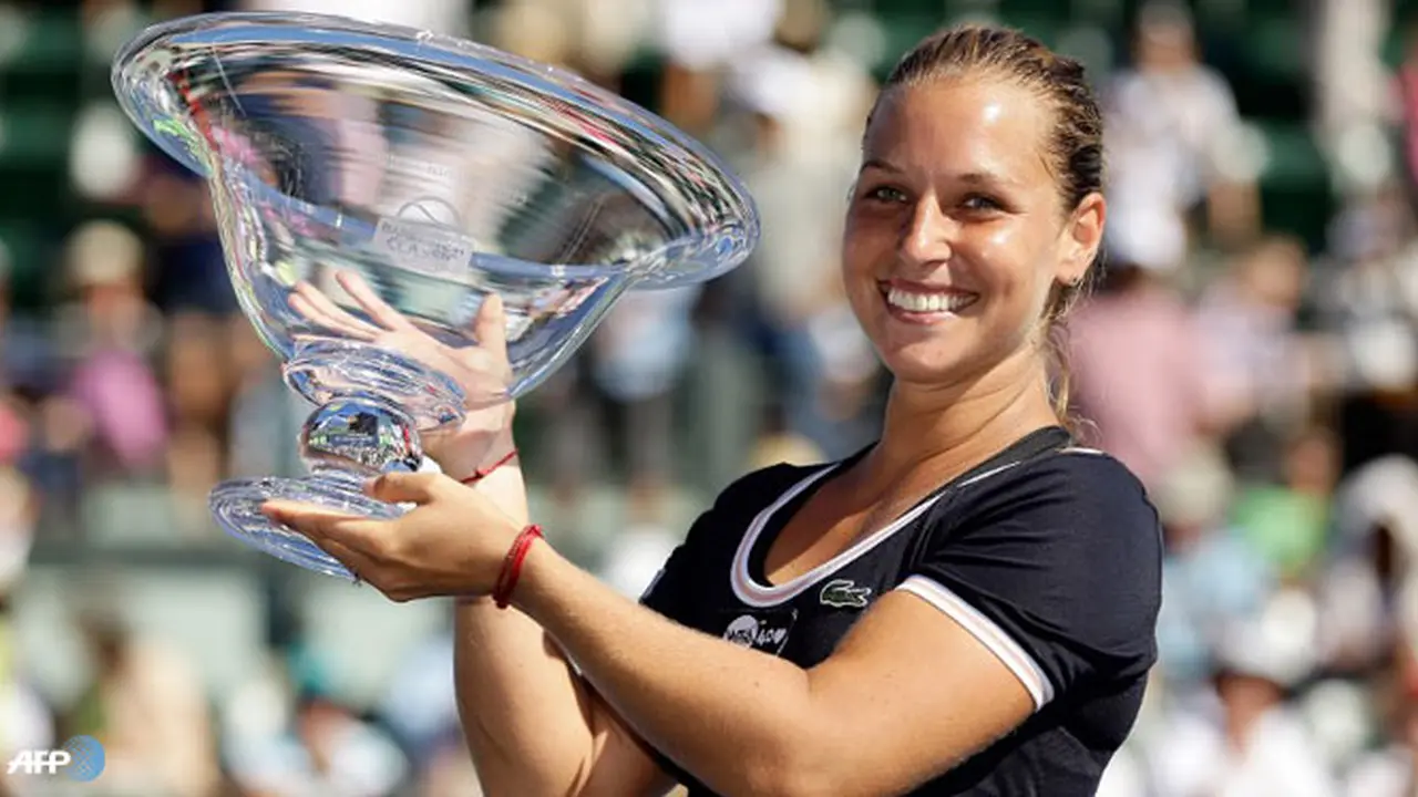dominika-cibulkova-130729b.jpg