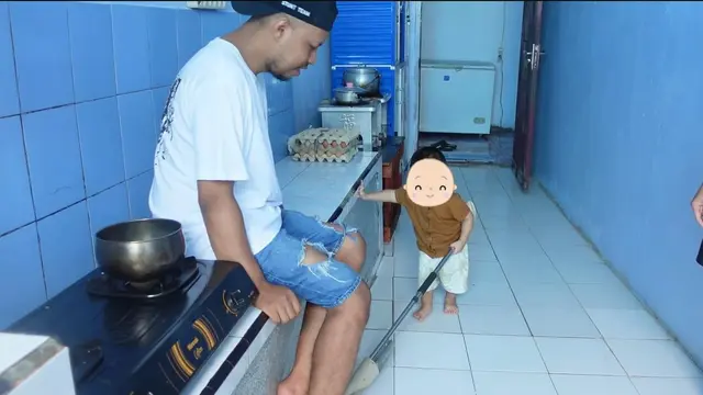 Dapur Sederhana Rumah Arie Kriting di Bau Bau
