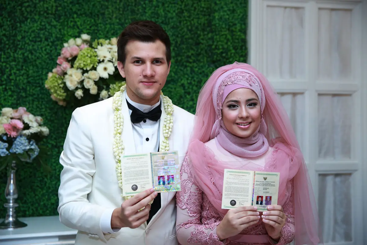 Stuart Collin dan Risty Tagor