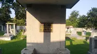 Pekuburan Yahudi di pemakaman umum Kembang Kuning, Surabaya, Jawa Timur. (Liputan6.com/Dhimas Prasaja)