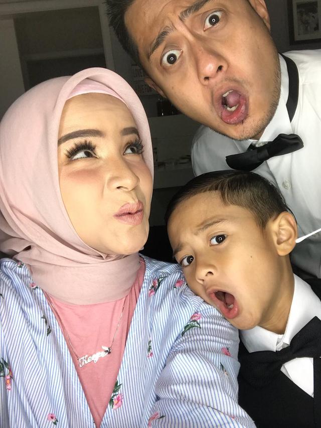 6 Potret Harmonis Keluarga Ferry Ardiansyah dan Tasya Nurmedina, Manis Banget