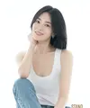 Style casual Song Hye Kyo di foto profil terbaru. (credit: STAND)