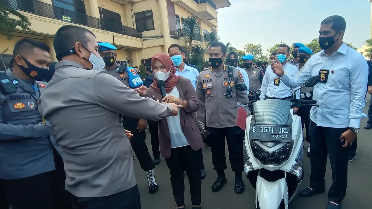 Motor Yang Dicuri Satu Tahun Lalu, Bisa Kembali Ke Pemilik Asalnya di Mapolda Banten. (Rabu/18/11/2020). (Yandhi Deslatama/Liputan6.com)