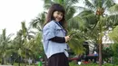Tampil dengan busana hitam yang dipadukan jaket jeans, gaya penampilan pemain Layangan Putus ini juga tak lepas dari sorotan. Pasalnya, busana kasual yang gunakan justru membuatnya terlihat semakin menawan. (Liputan6.com/IG/@graciellaabigail)
