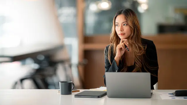 perempuan dan 14 juli karier