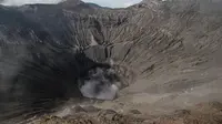 Kawah Gunung Bromo. (Merdeka.com/D.N. Marhendri)