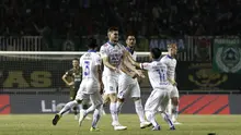 Pemain Persib Bandung merayakan gol yang dicetak Nick Kuipers ke gawang Tira Persikabo pada laga Shopee Liga 1 di Stadion Pakansari, Bogor, Sabtu (14/9). Tira Persikabo bermain imbang 1-1 atas Persib Bandung. (Bola.com/Yoppy Renato)